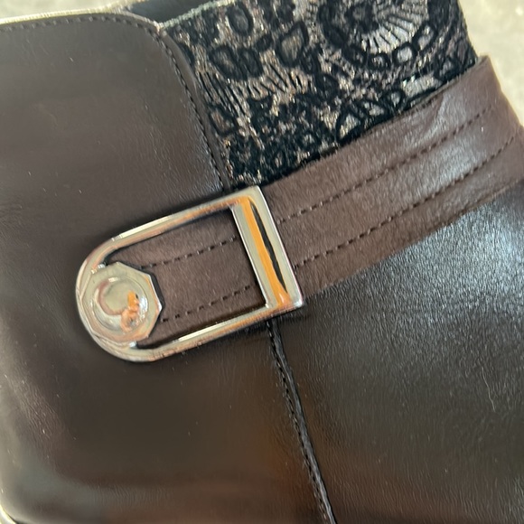 Gorgeous Leather Booties (Made in Spain!) * Like NEW*! - Picture 4 of 6